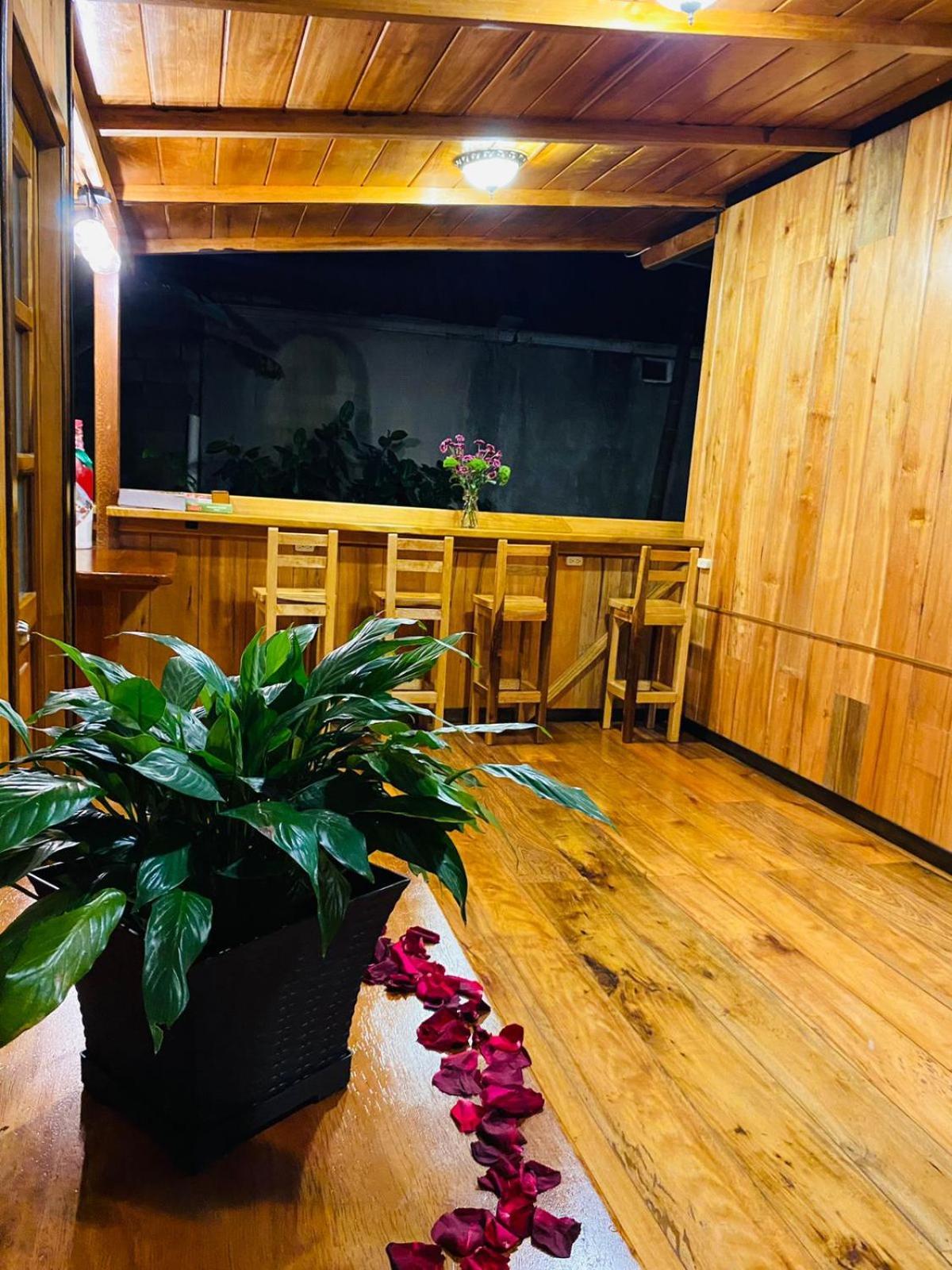 Guayabo Hostal Миндо Экстерьер фото