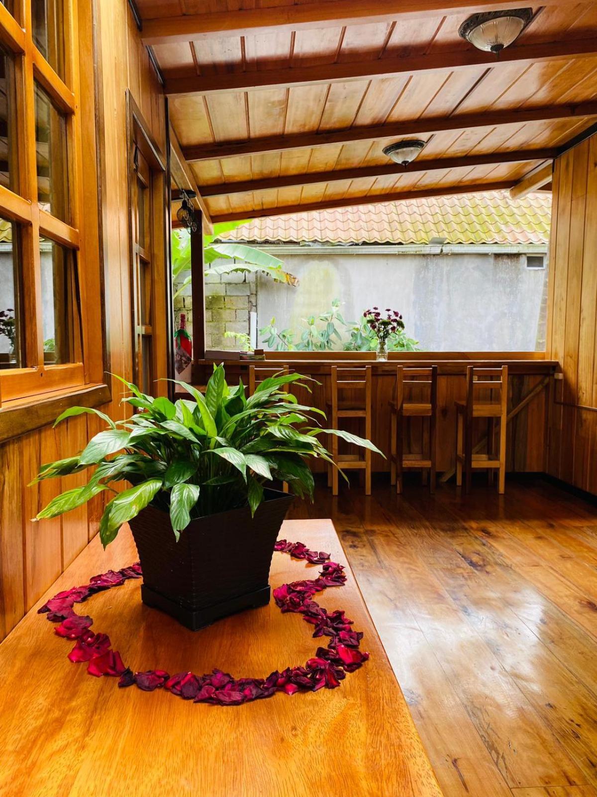 Guayabo Hostal Миндо Экстерьер фото